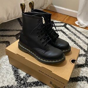 Dr. Martens 1460 Smooth Black Leather Boots sz 5